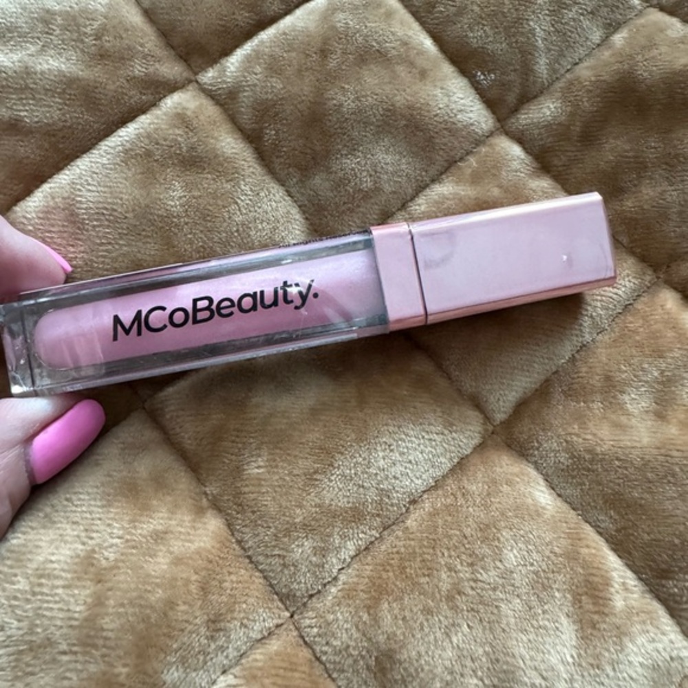 MCoBeauty lip gloss in “marshmallow.” Pretty pink shade with mirror on side 🩷